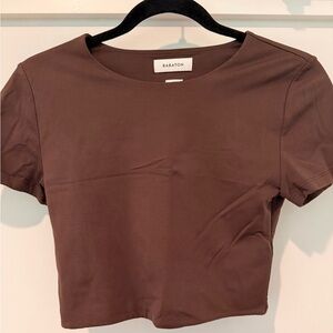 Babaton Contour Brown Crop Tee